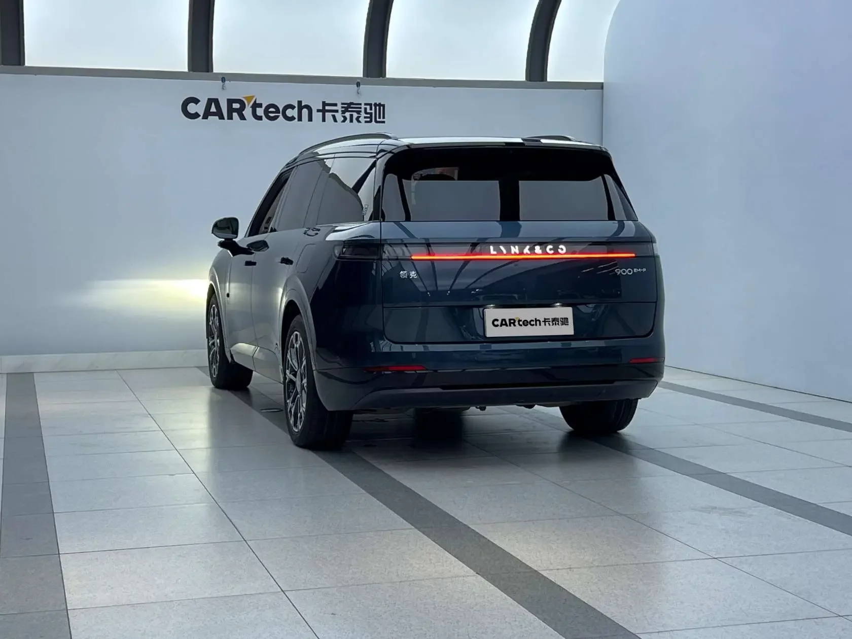 Lynk & Co 900