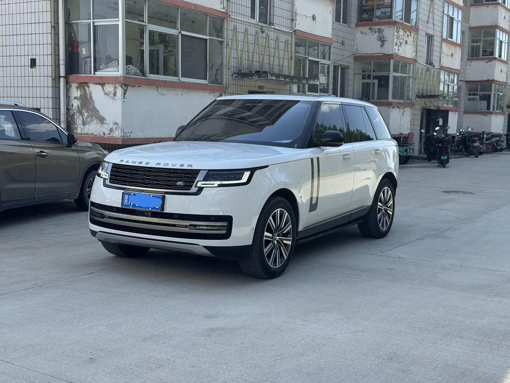 Land Rover range rover