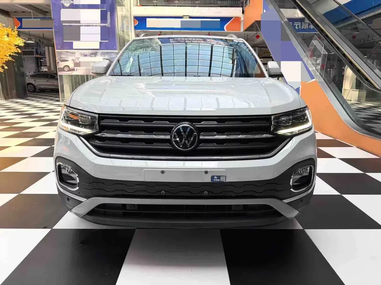 Volkswagen Explore the shadows