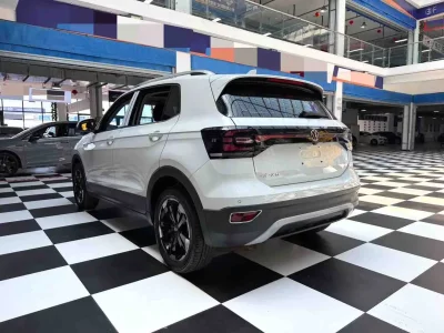 Volkswagen Explore the shadows