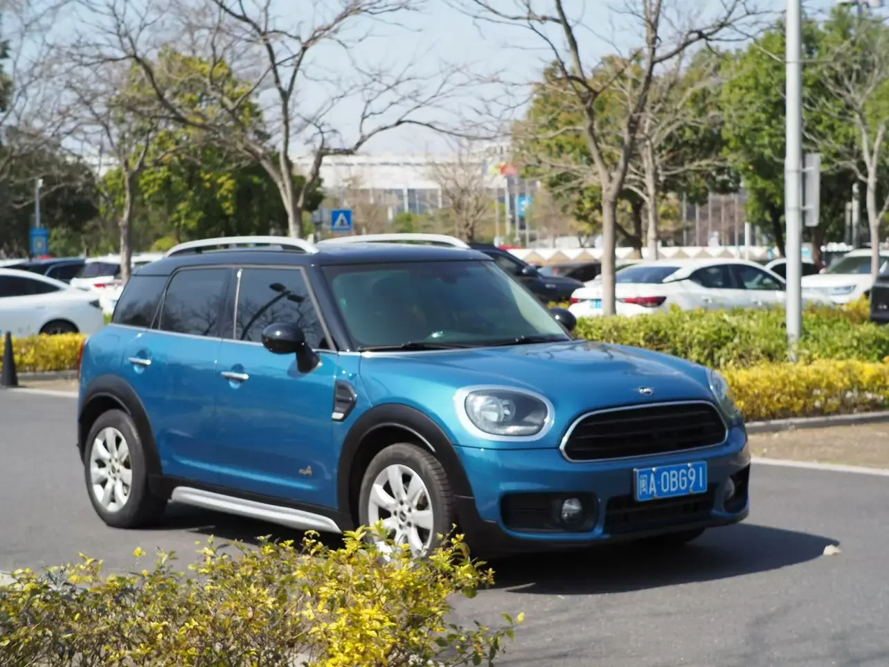 MINI COUNTRYMAN