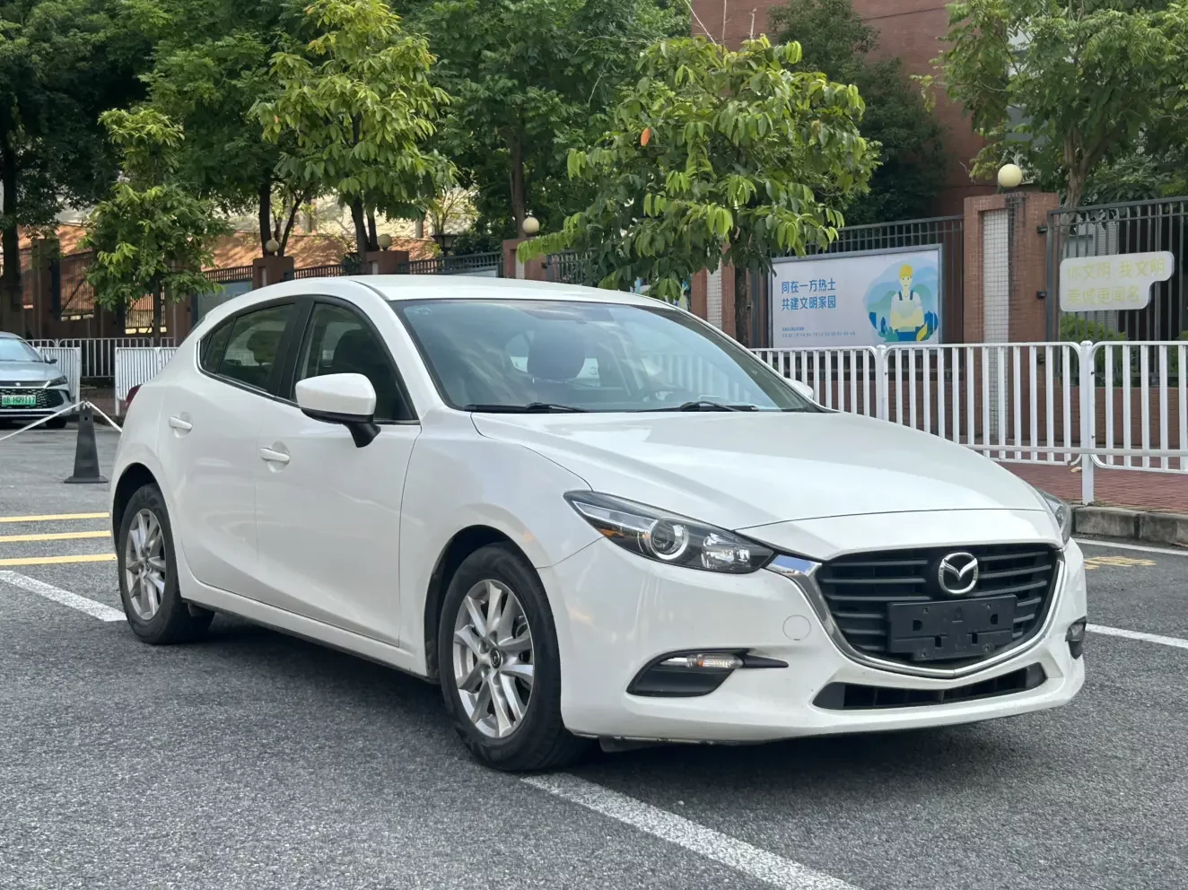 Mazda Axela (3)