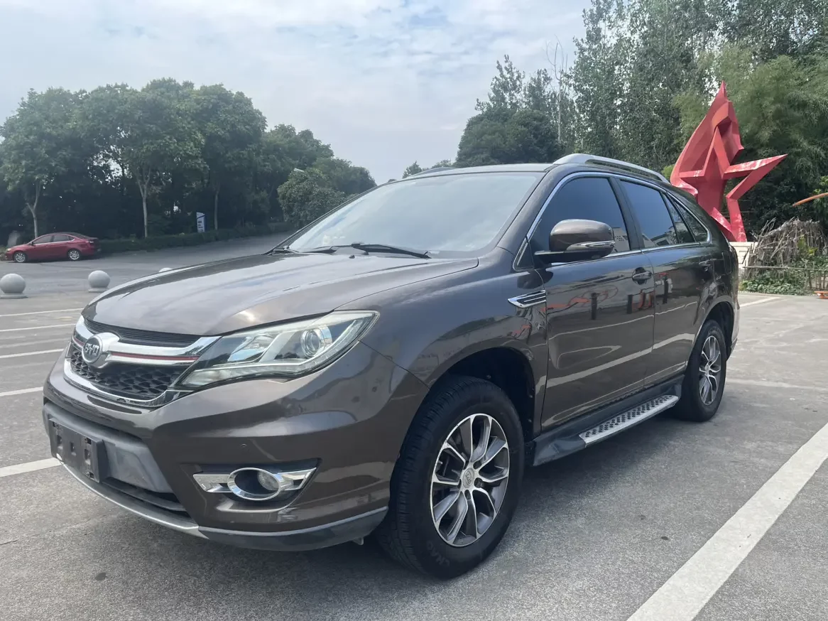 BYD S7