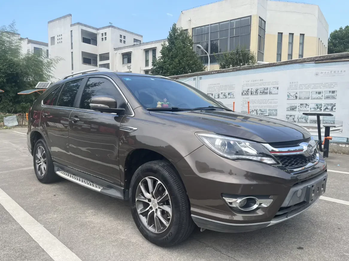 BYD S7