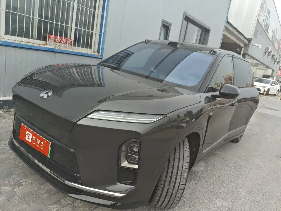 NIO ES8