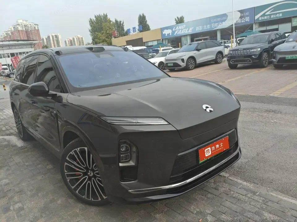 NIO ES8