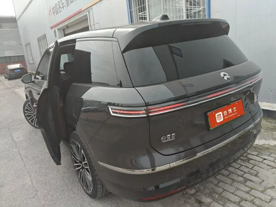 NIO ES8