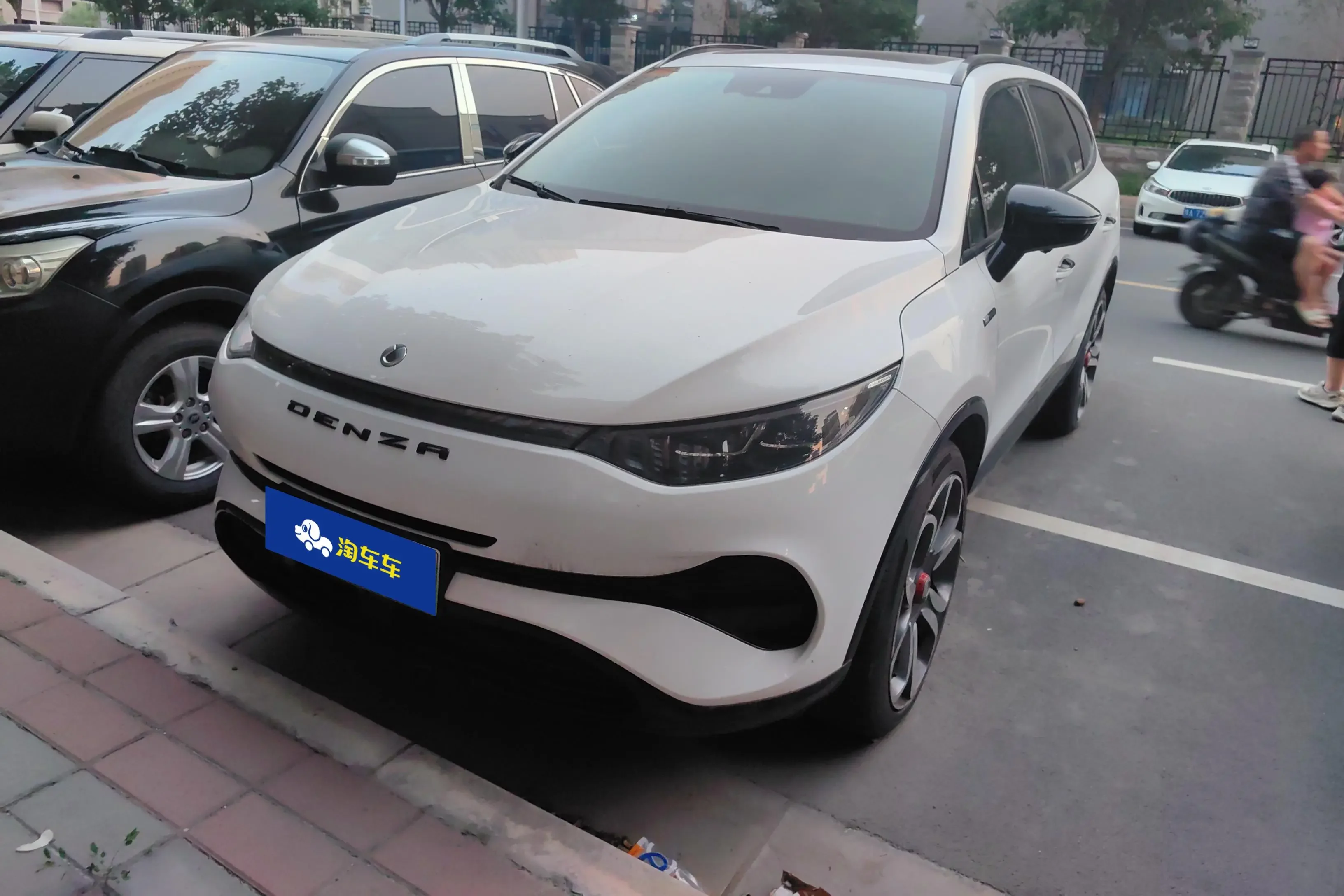 Denza X PHEV