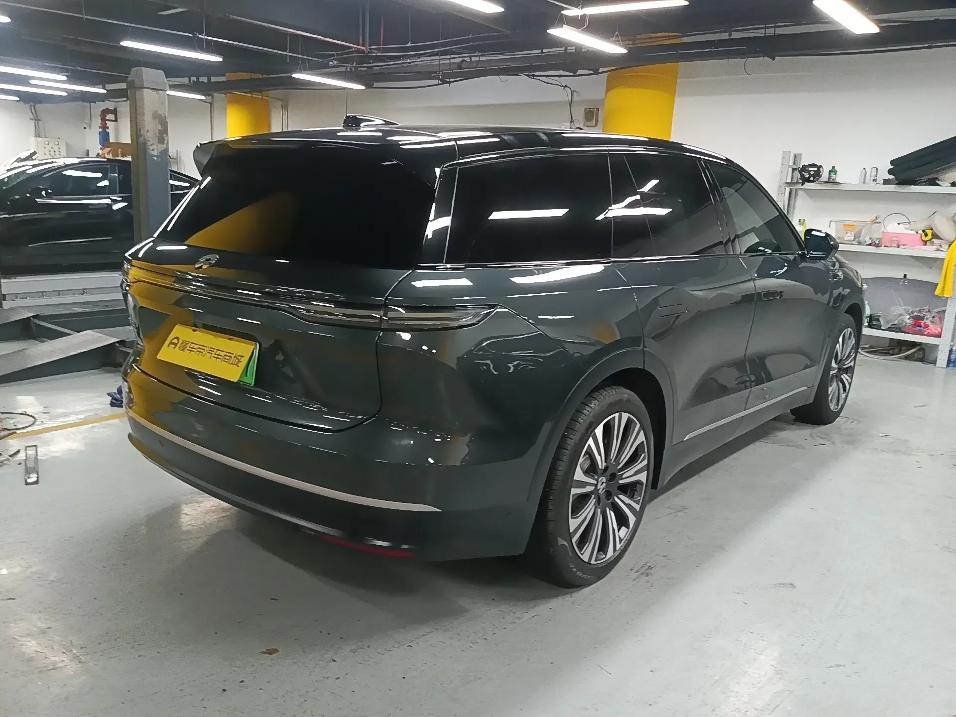 NIO ES8