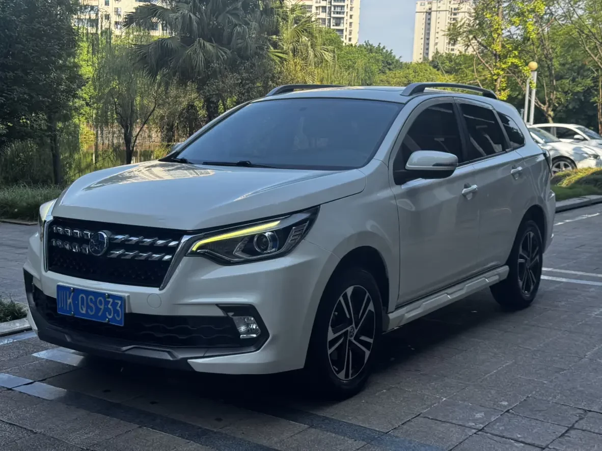 Kai Chen Venucia T70