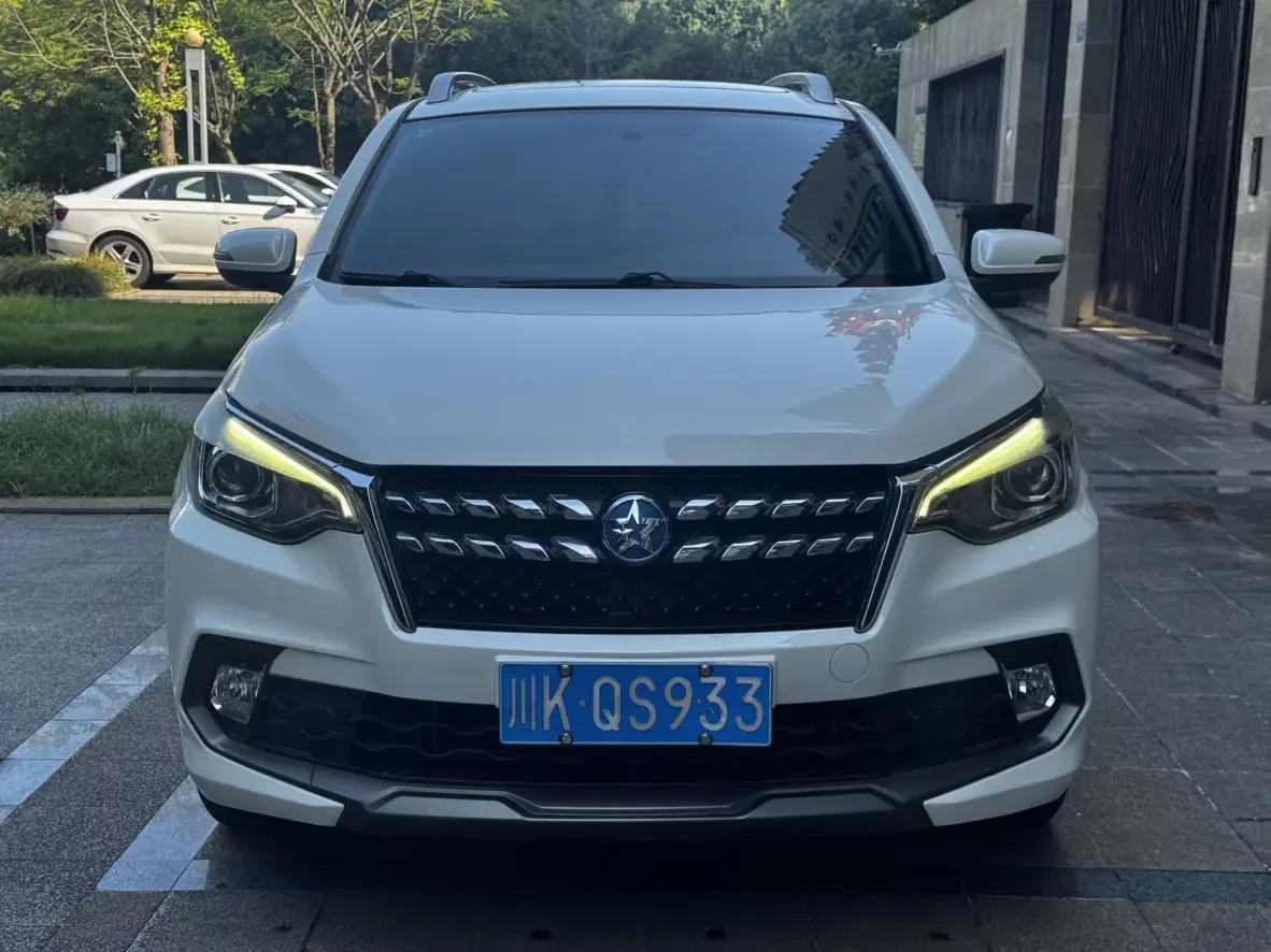 Kai Chen Venucia T70