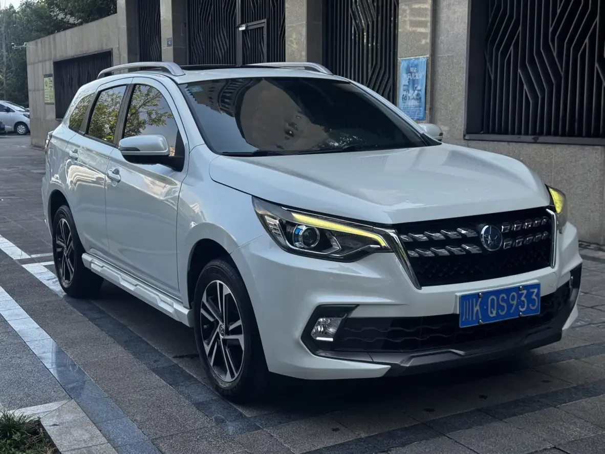 Kai Chen Venucia T70
