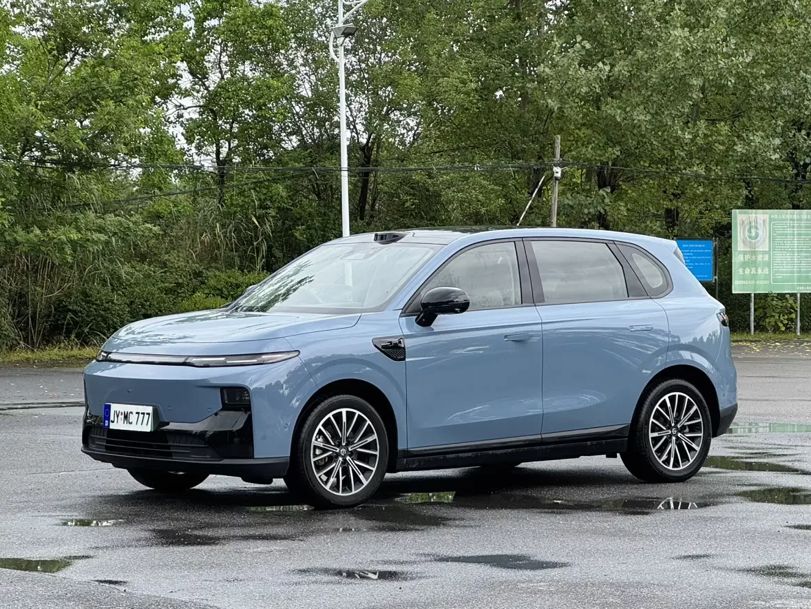 Leapmotor B10