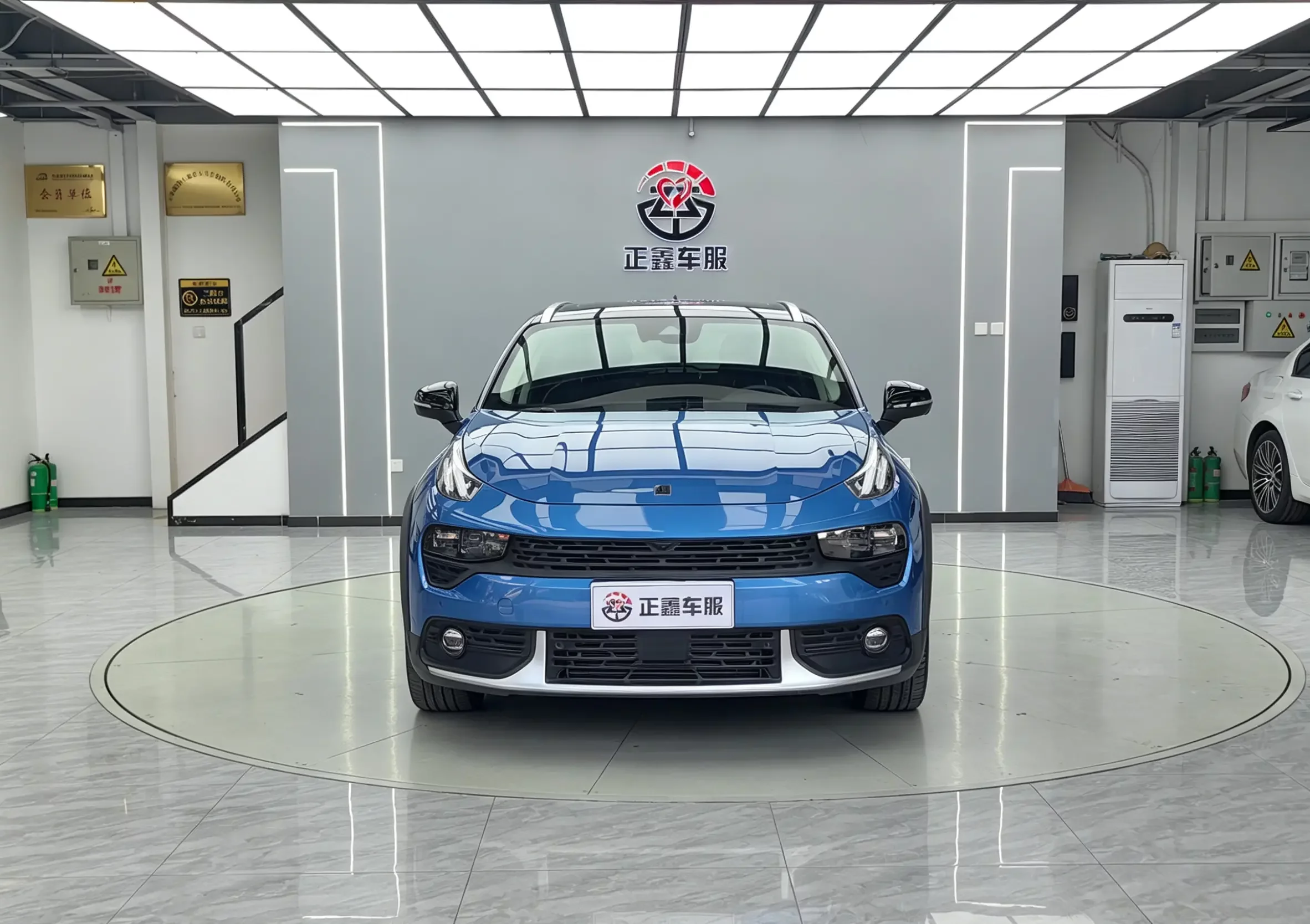 Lynk & Co 02