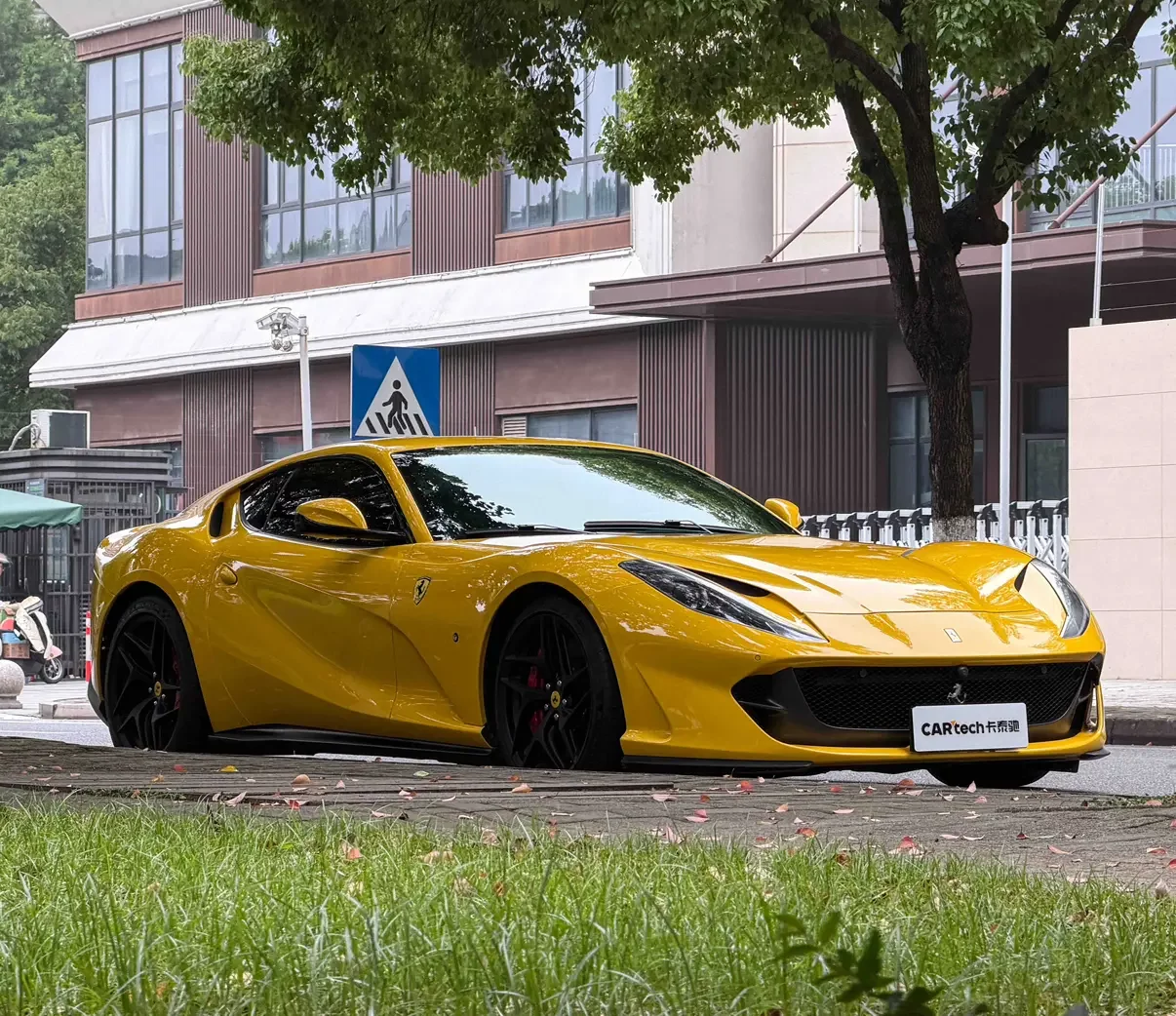 Ferrari 812