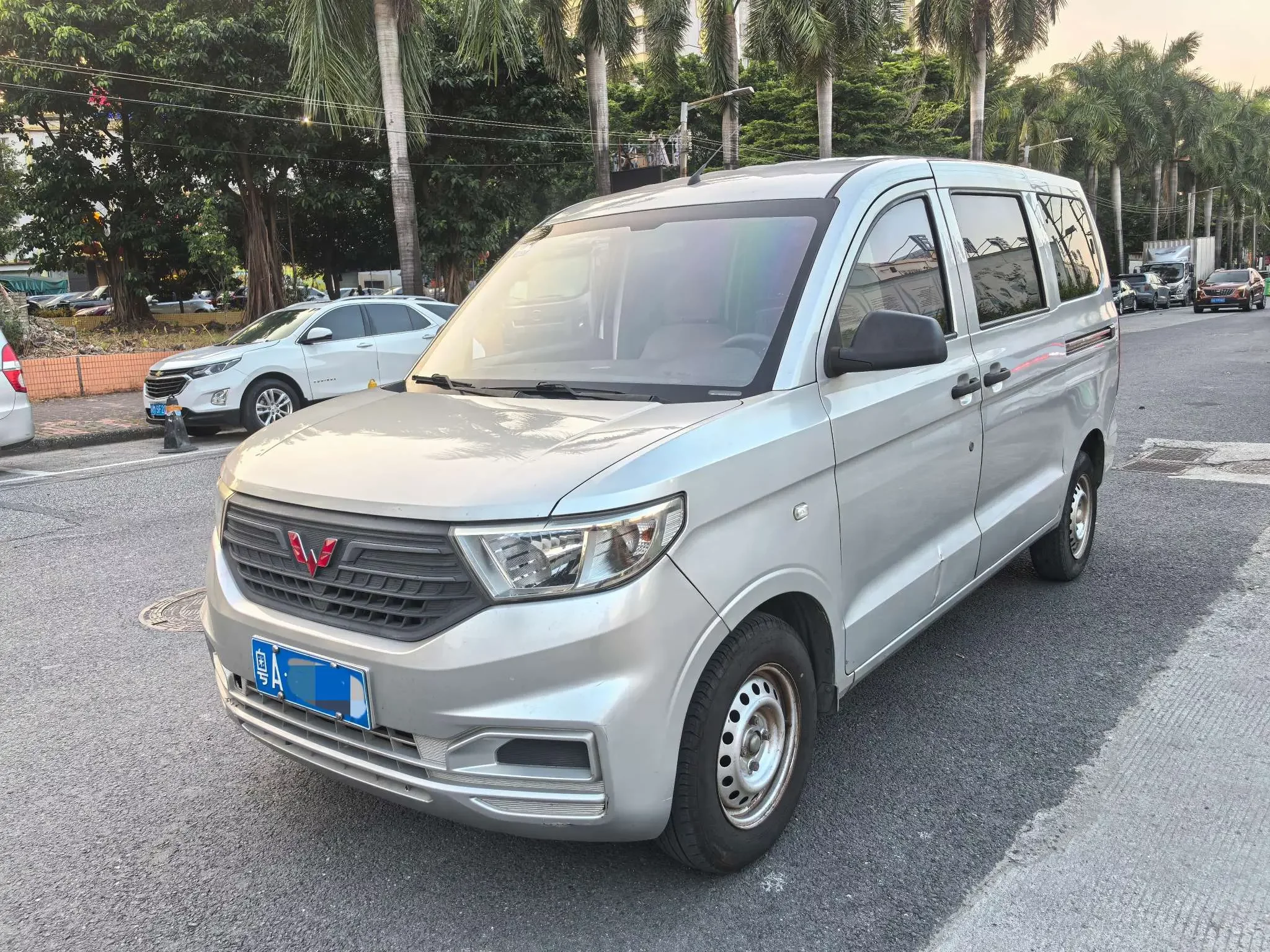 Wuling Hongguang V