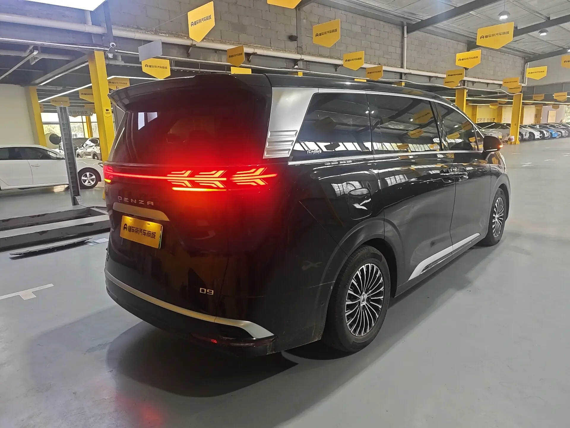 Denza D9 DM