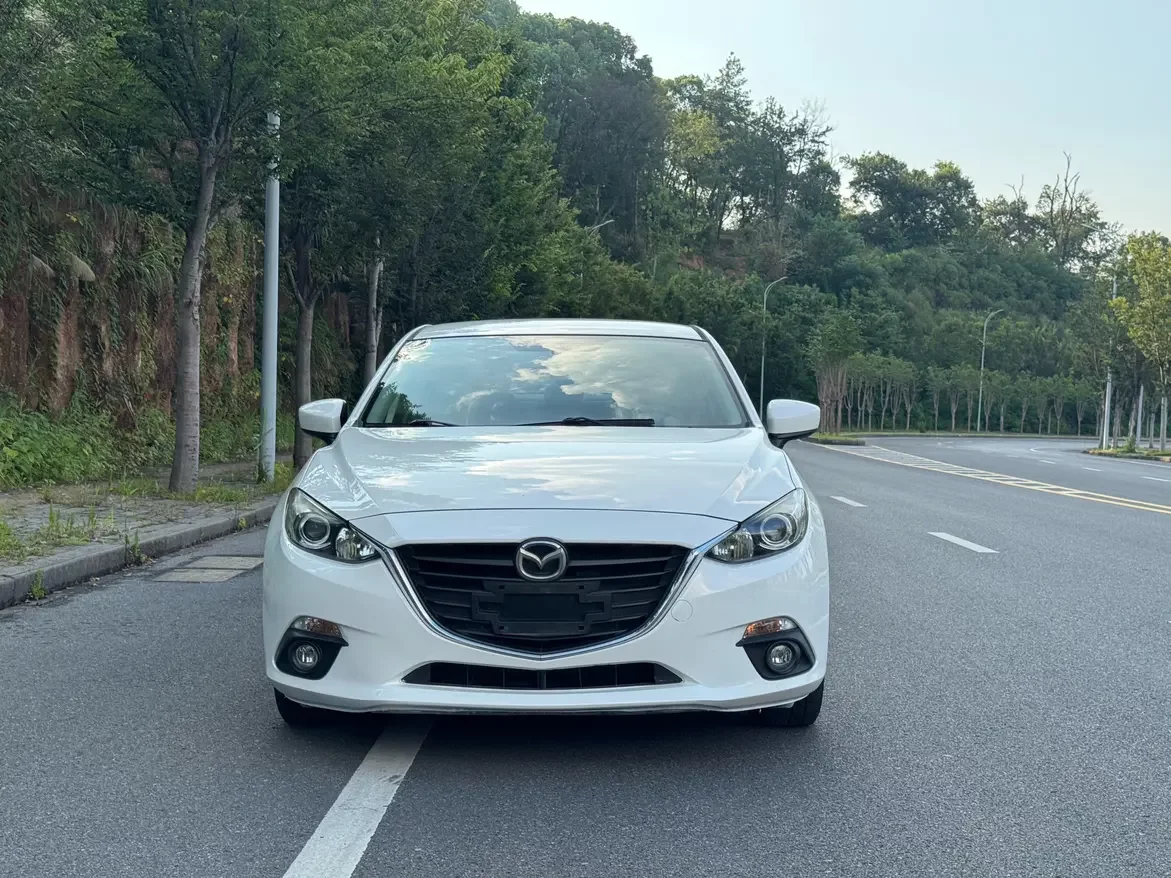 Mazda Axela (3)