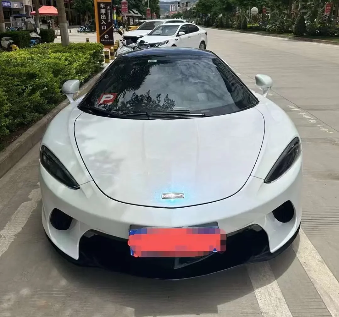 McLaren GT
