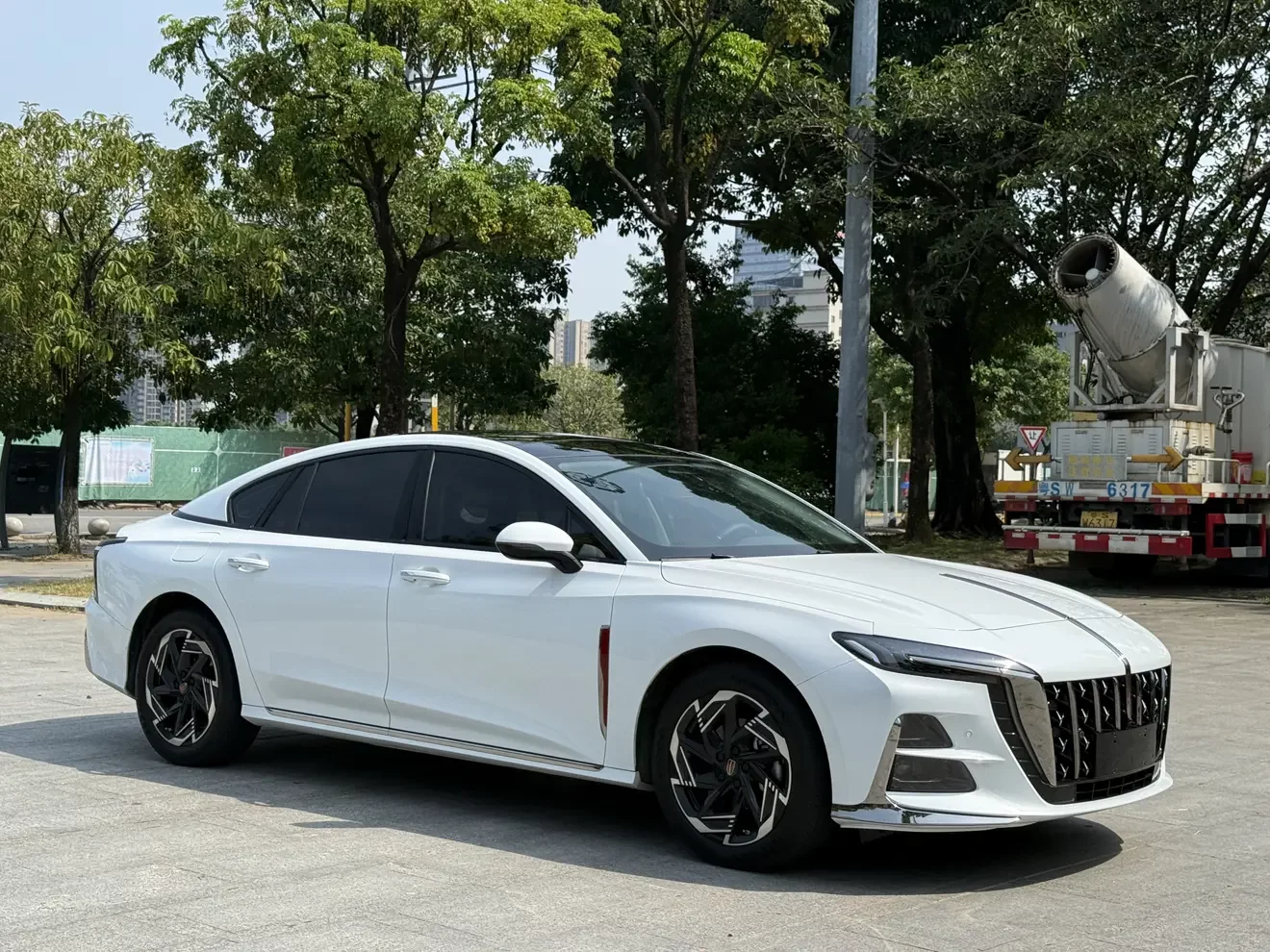 Hongqi H6