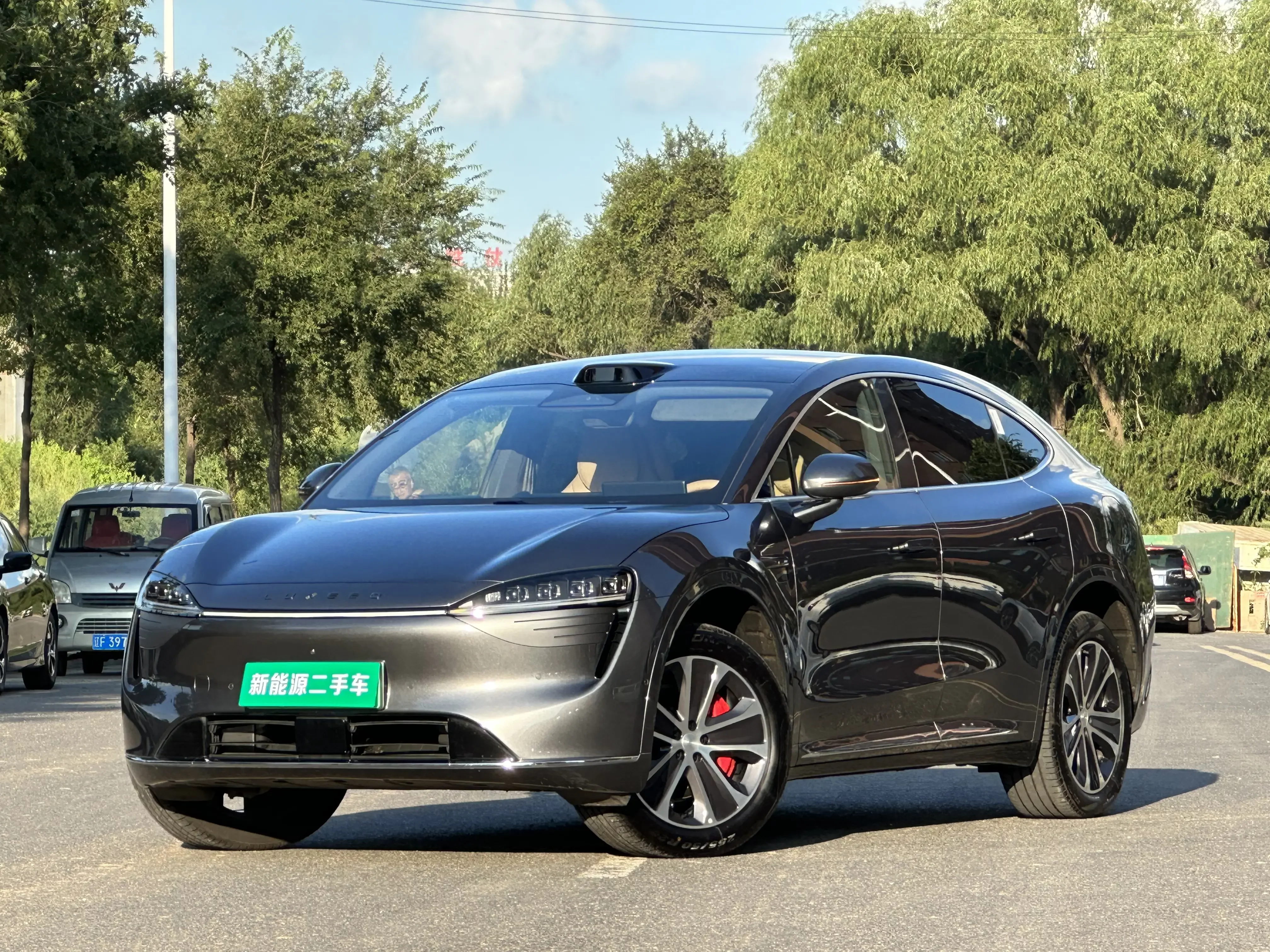 Luxeed Zhijie R7