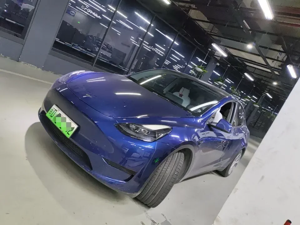 TESLA MODEL Y