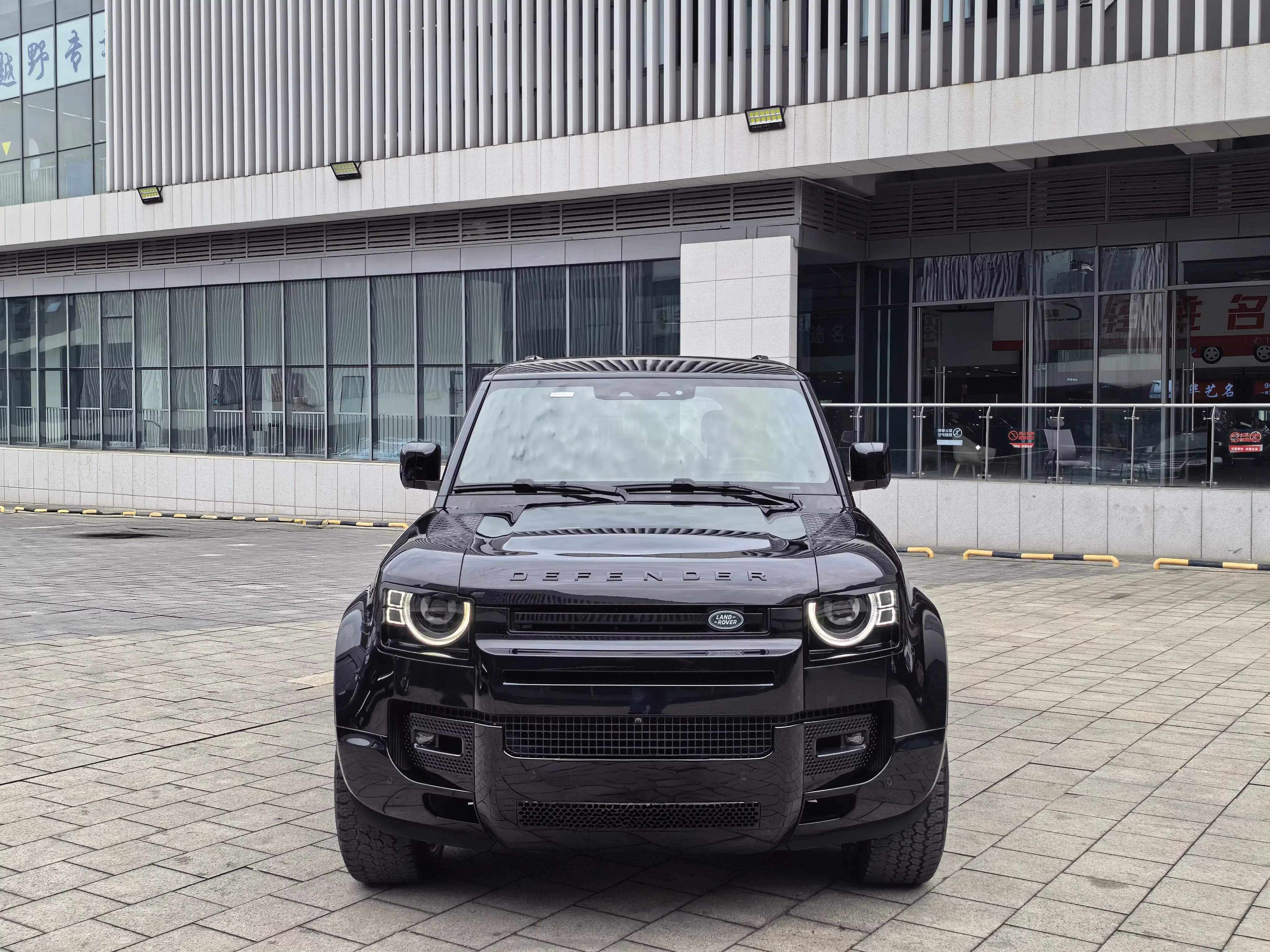 Land Rover guard