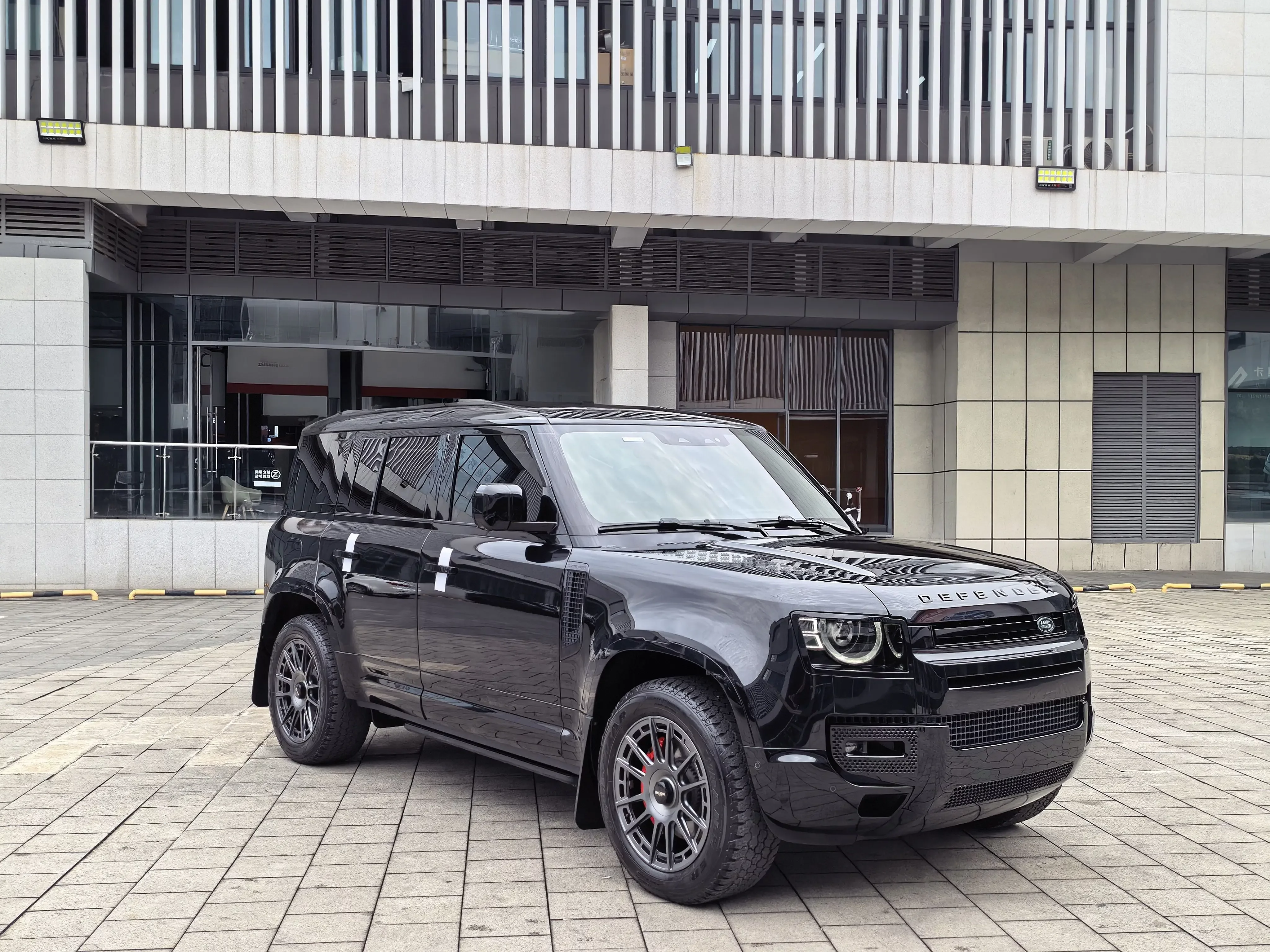 Land Rover guard