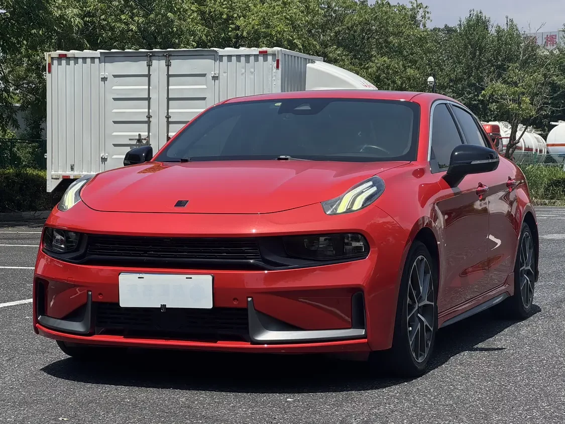 Lynk & Co 03