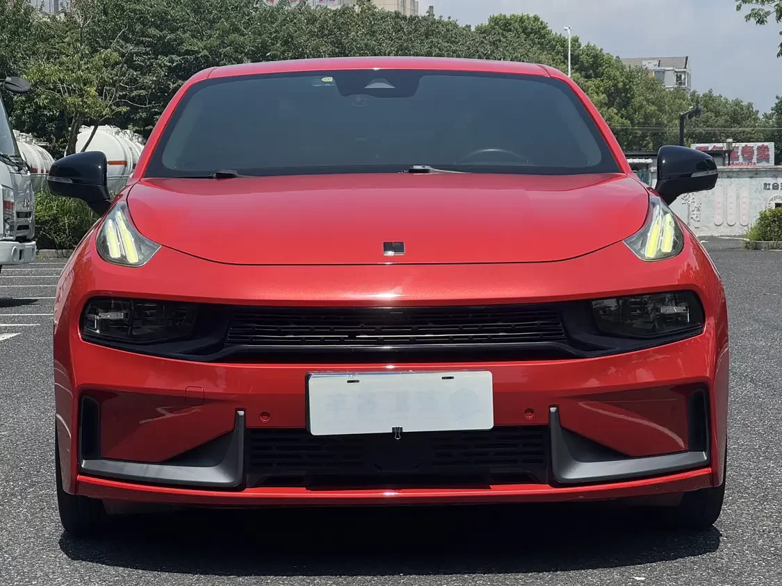 Lynk & Co 03