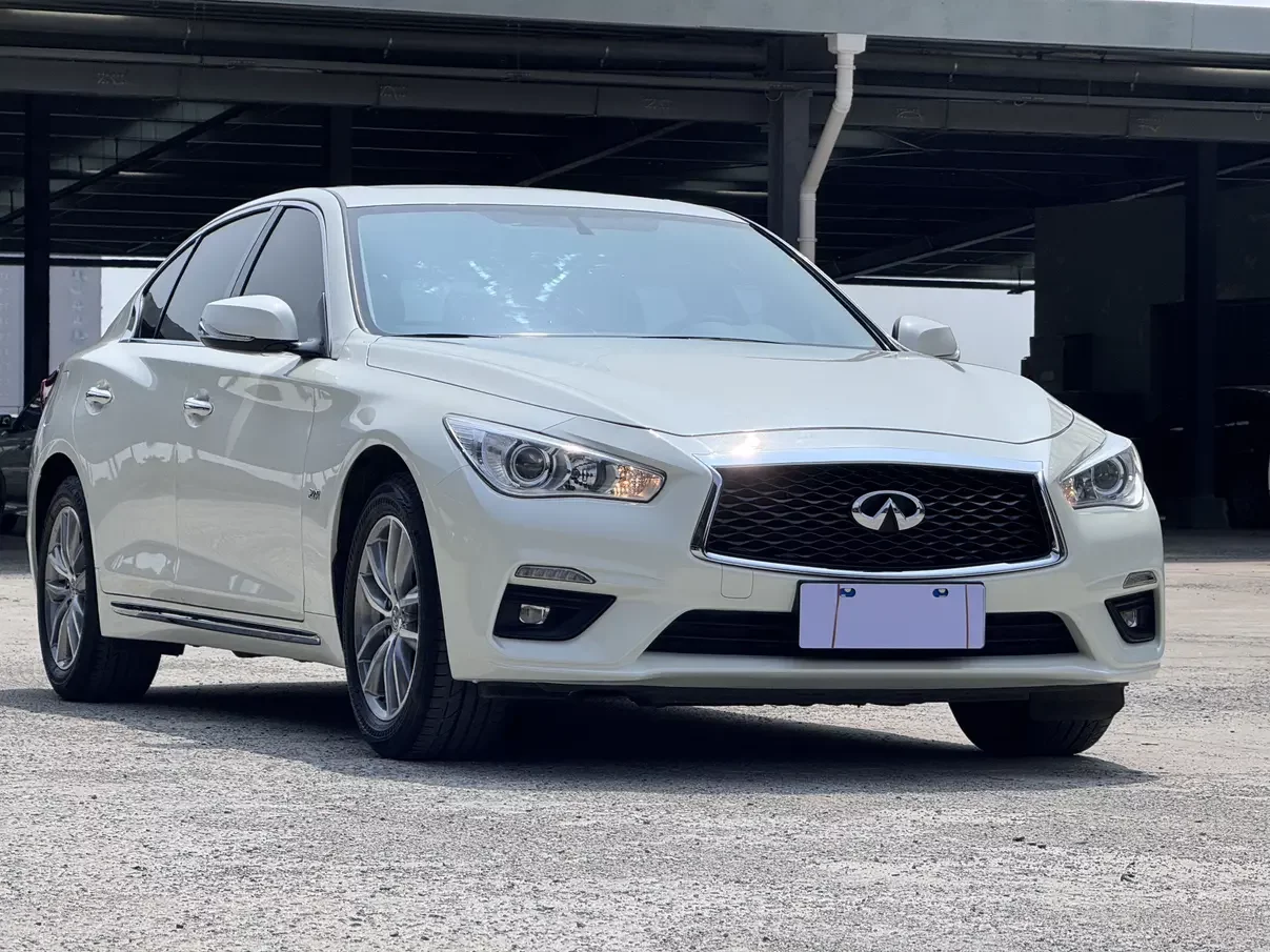 Infiniti Q50L