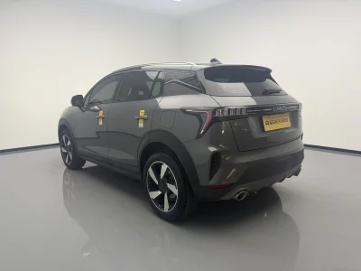 Lynk & Co 06