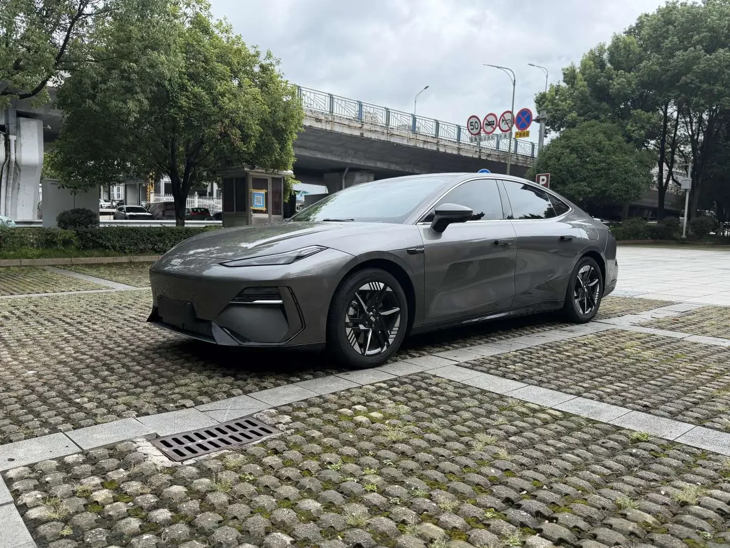 Geely Galaxy E8