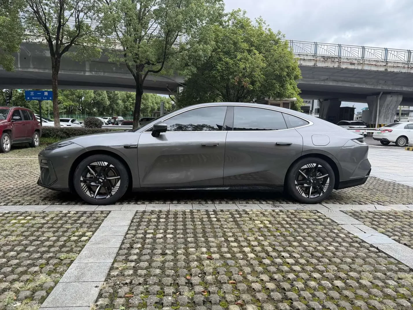 Geely Galaxy E8