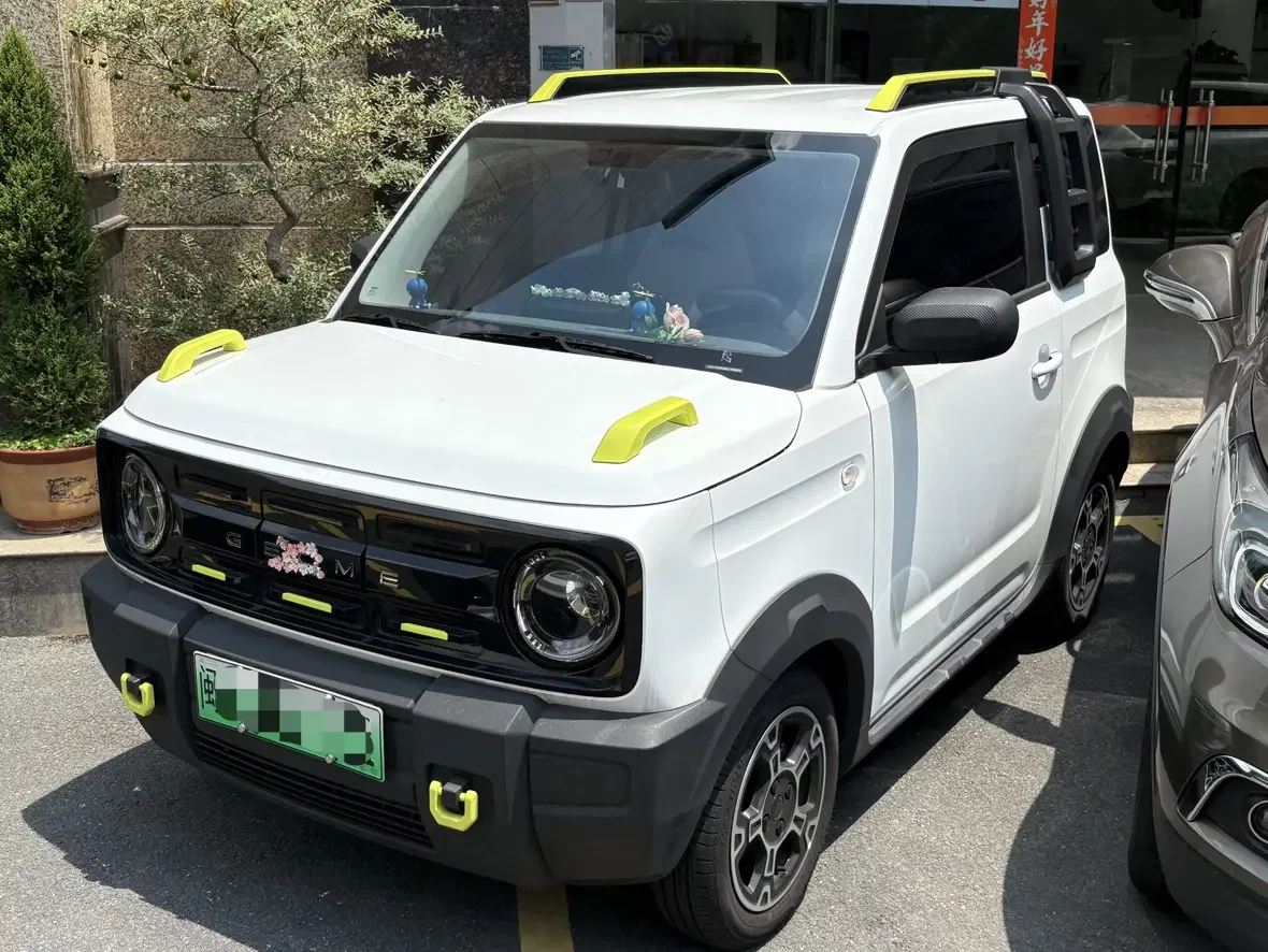 Geely panda