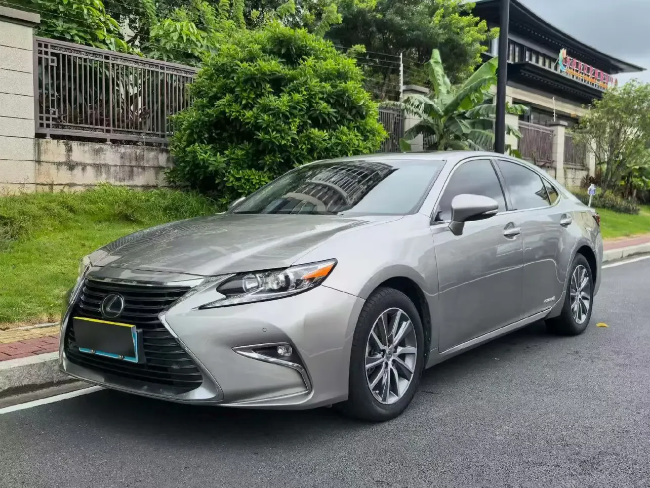 Lexus ES