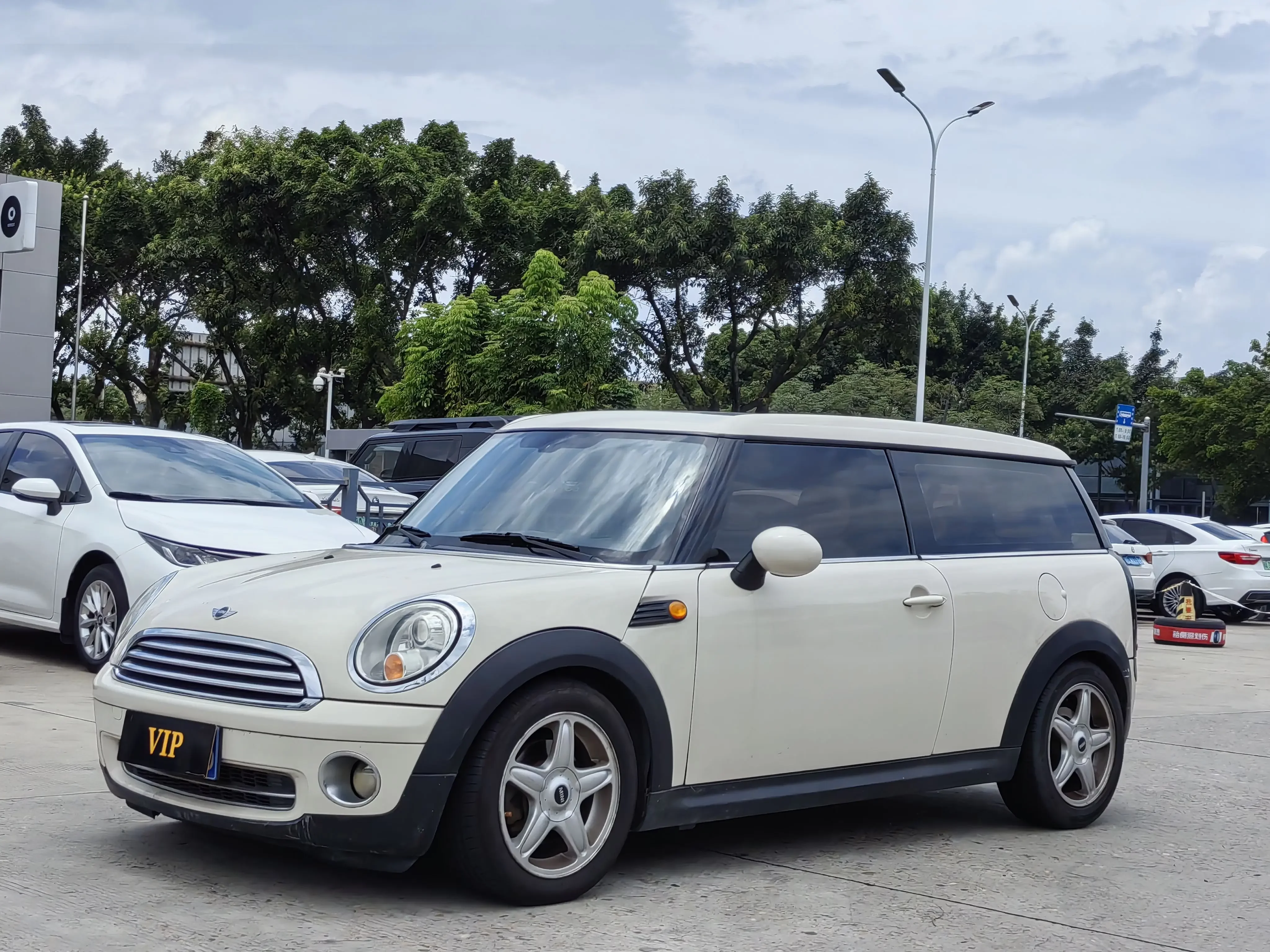 MINI CLUBMAN
