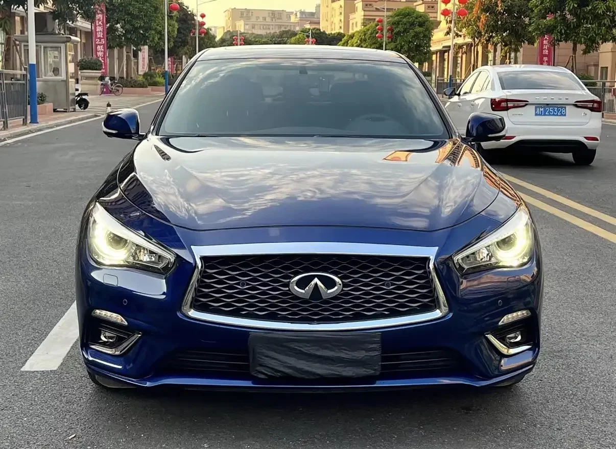 Infiniti Q50L
