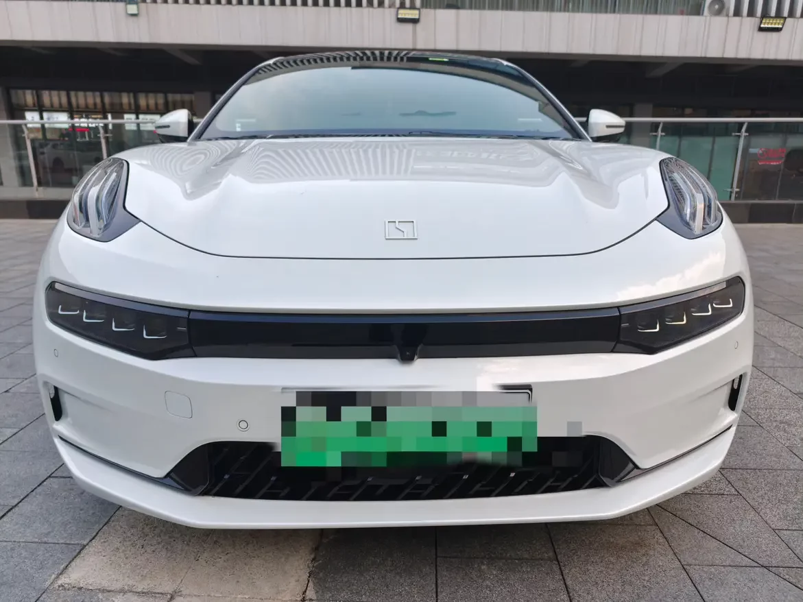 ZEEKR 001