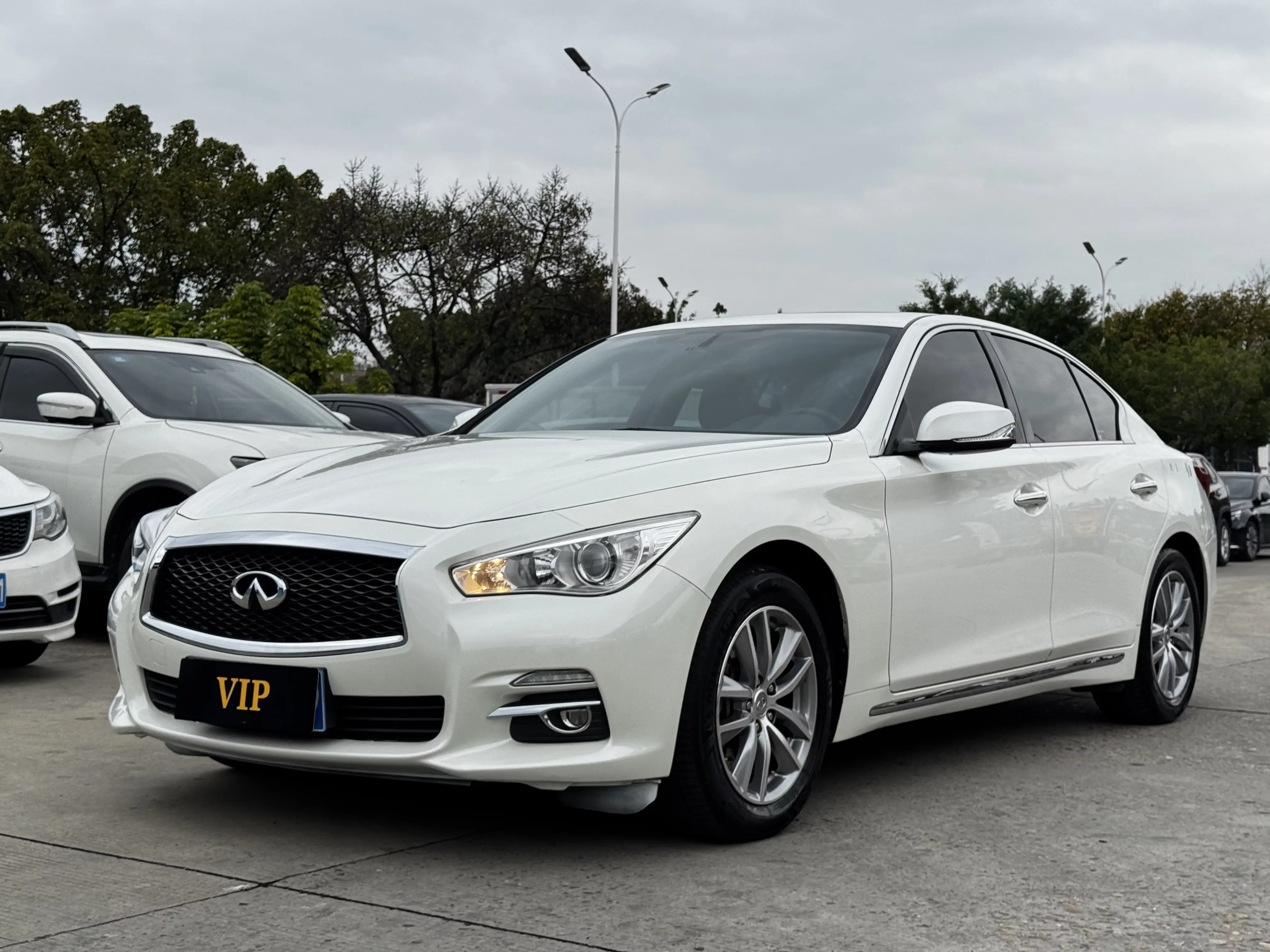 Infiniti Q50L