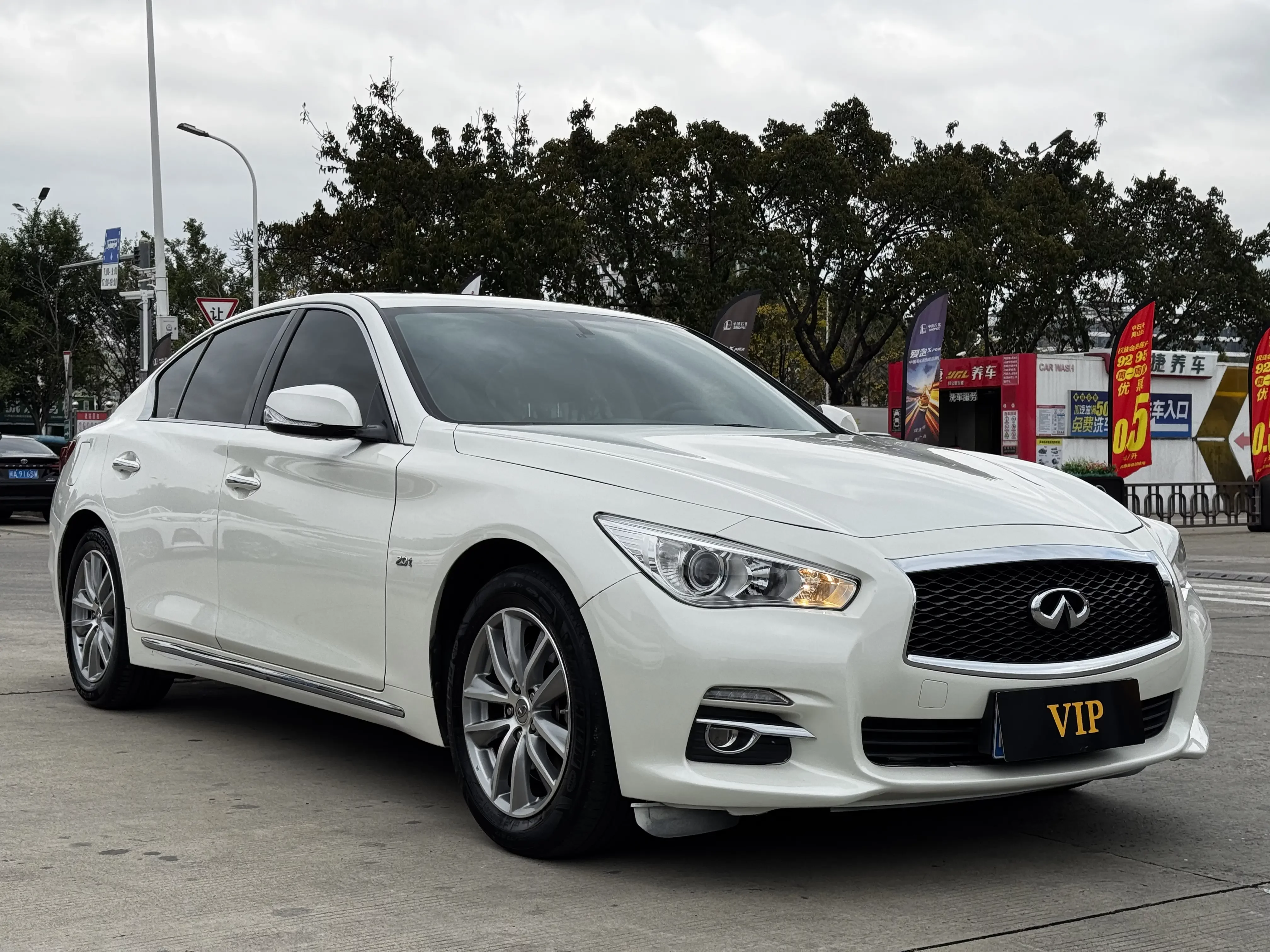 Infiniti Q50L