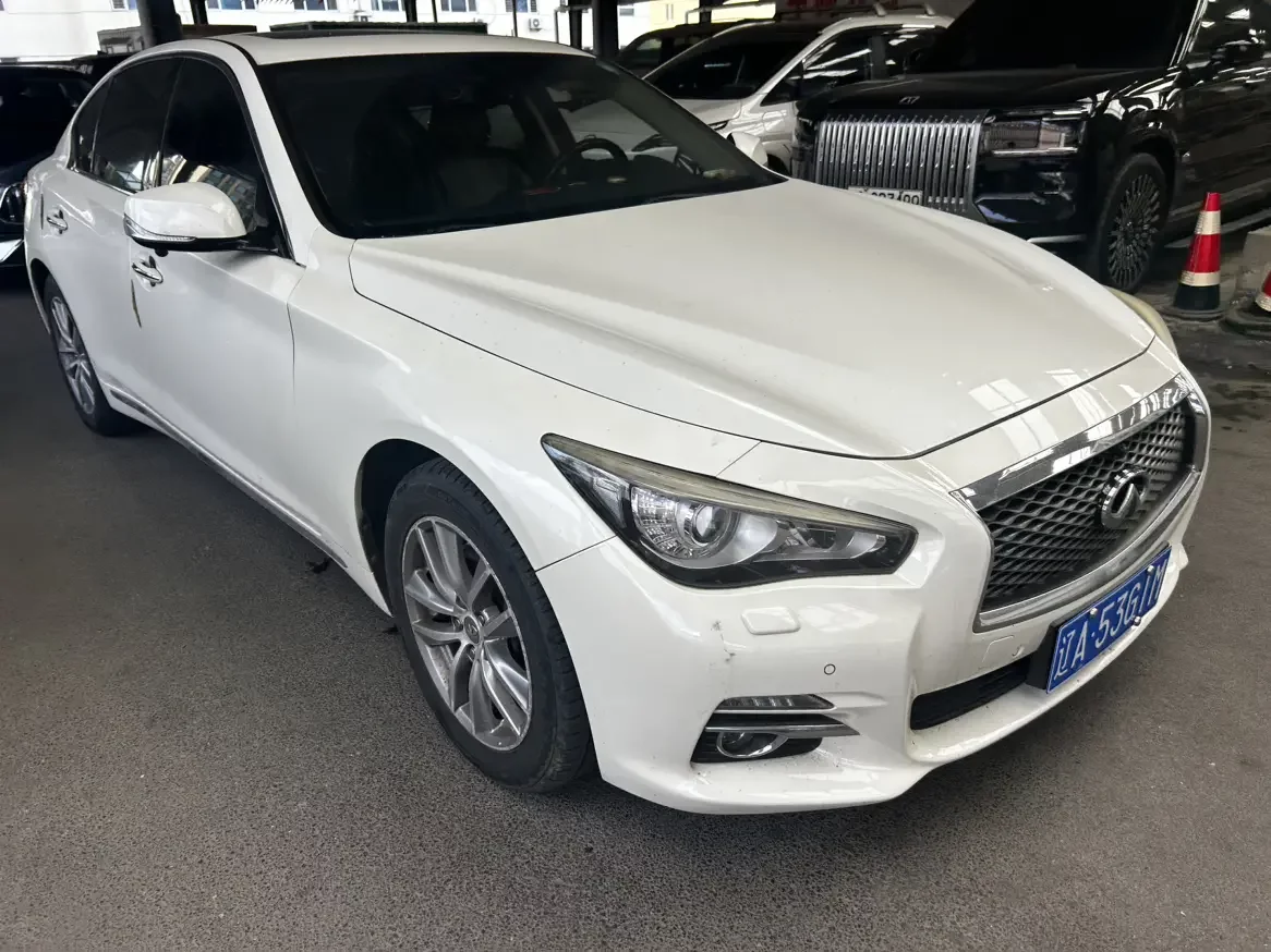 Infiniti Q50L