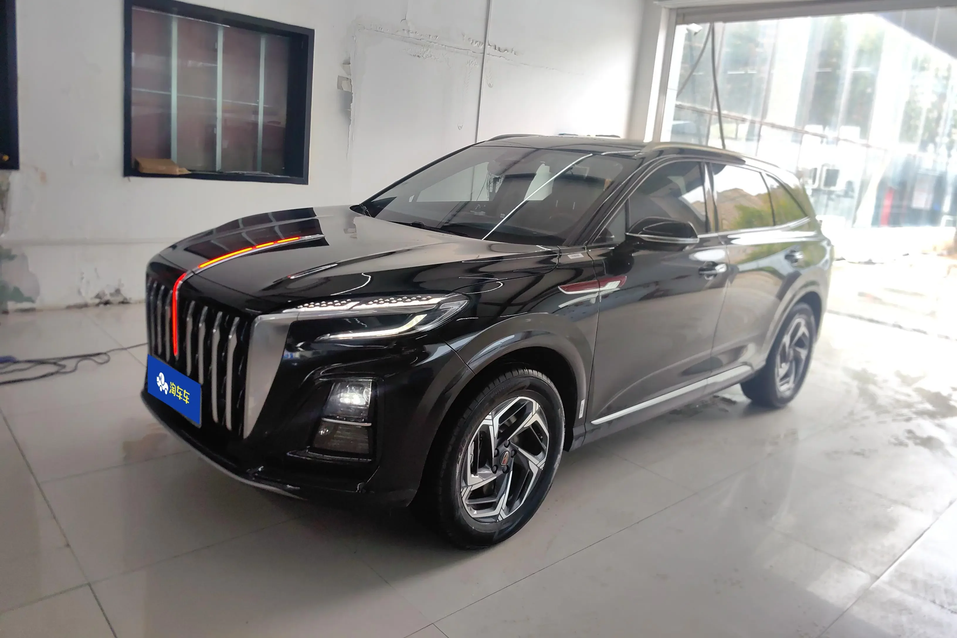 Hongqi HS3