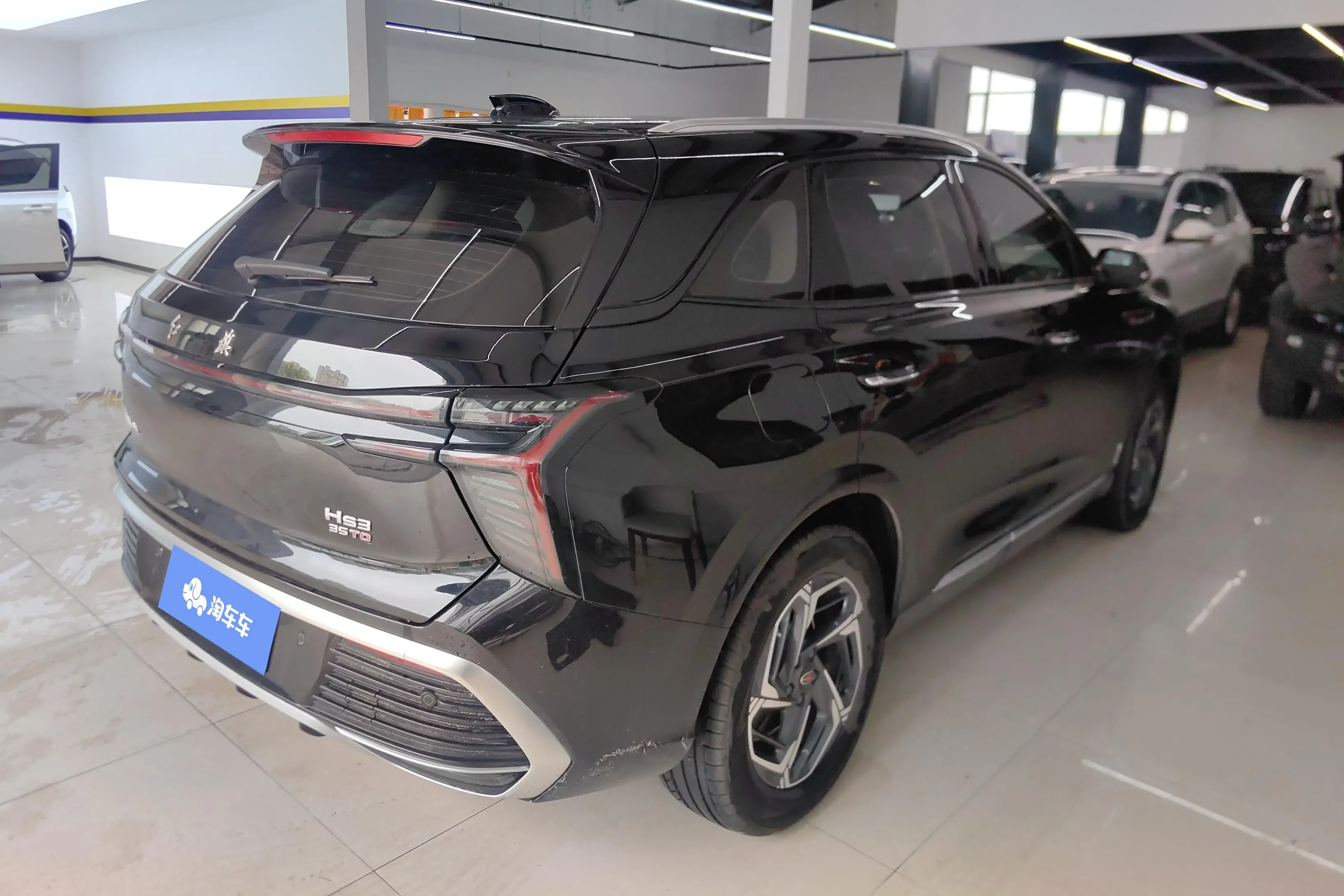 Hongqi HS3
