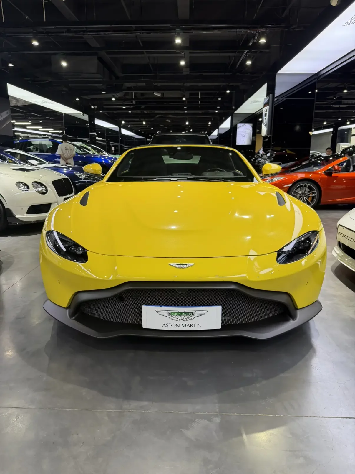 Aston Martin Vantage