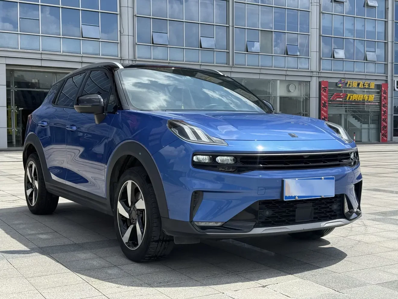 Lynk & Co 06