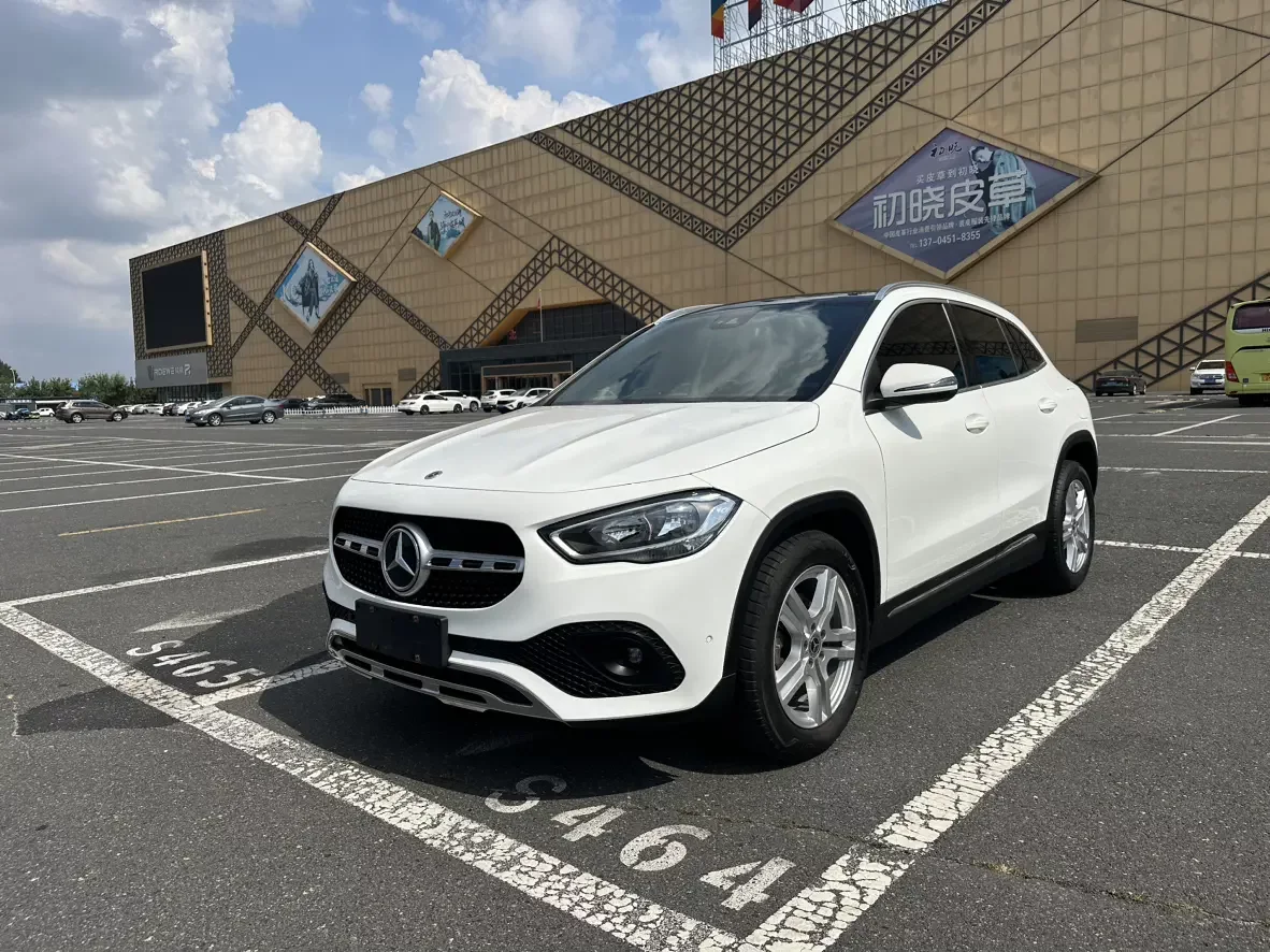 MERCEDES-BENZ GLA