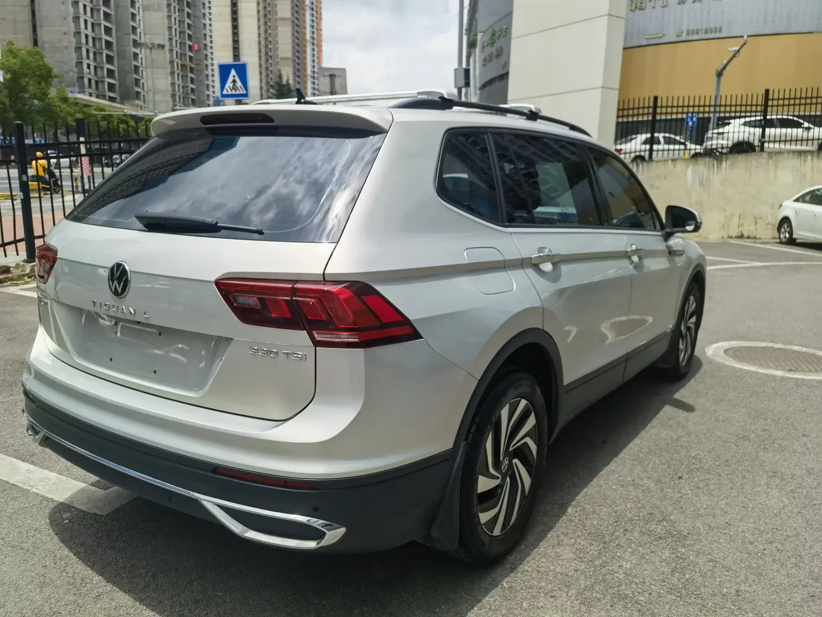 Volkswagen Tiguan L
