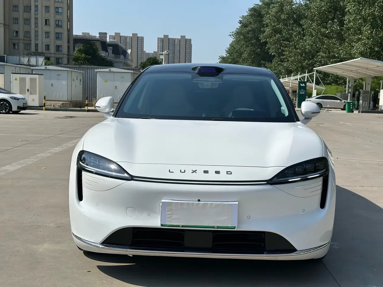 Luxeed Zhijie R7