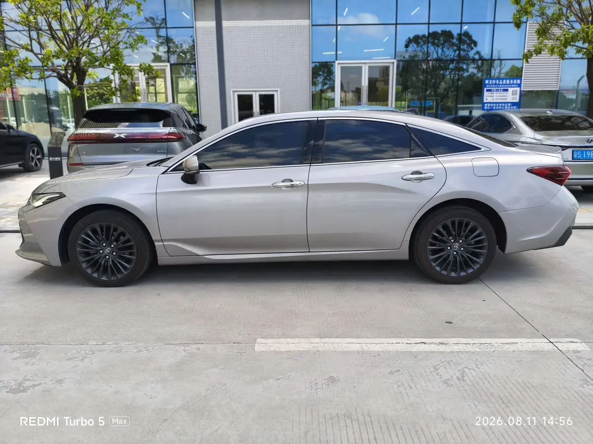 Toyota Avalon (asian dragon)